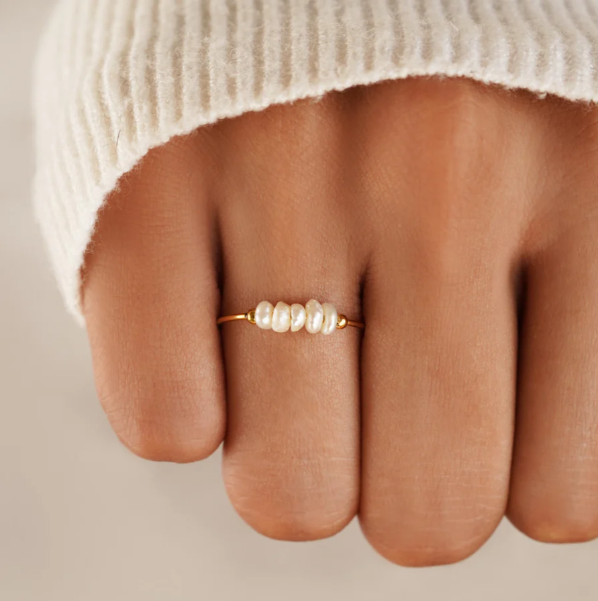 Anello Elegance con perle d'acqua dolce per uno stile sofisticato